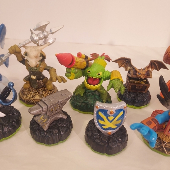 Lot of 13 Activision Skylanders Spyro's Adventure 2011/2012 Action Figure Toys - Picture 3 of 9